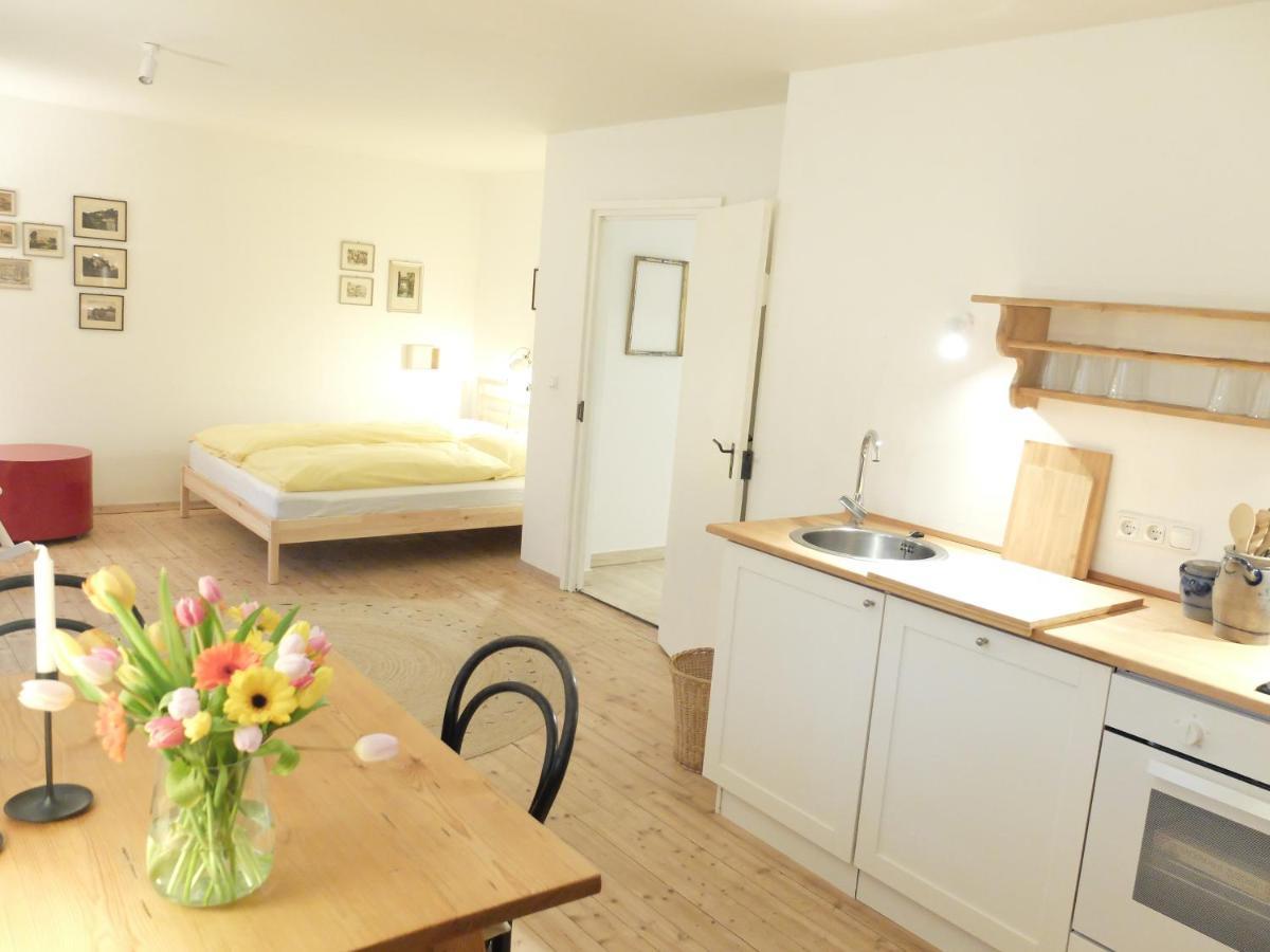 Gartenstudio-Apartment Tausendfreund - Adults Only - Am Chiemsee Брайтбрунн-ам-Кимзе Экстерьер фото